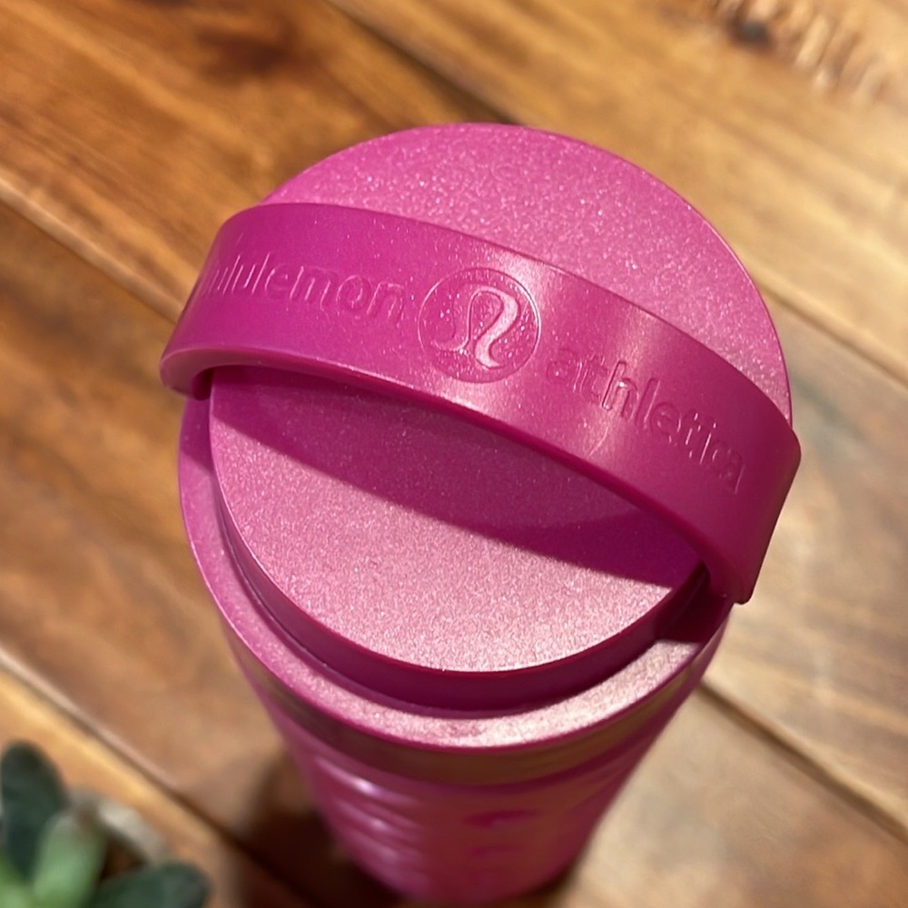 Lululemon Silicone Sleeve Water Bottle - NWOT - Picture 3 of 6